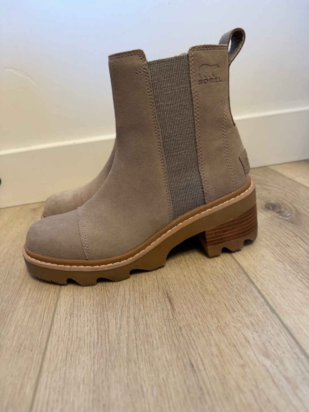 Sorel Women's Joan now Chelsea Taupe Suede Booties